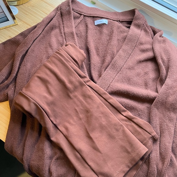 Aritzia TNA matching leggings and cardigan. - Picture 2 of 4